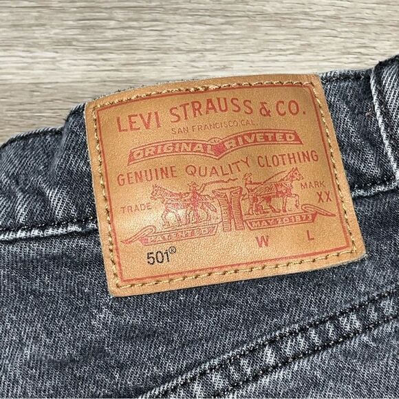 Women's Levi's 501 Charcoal Black Denim Cutoff Shorts - Picture 9 of 15